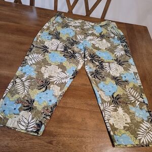 New Directions size Large women's Capri 100% cotton tropical print